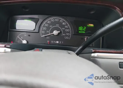 2003 Lincoln Town Car Signature z USA, uszkodzony, nr VIN 1LNHM82W33Y692358